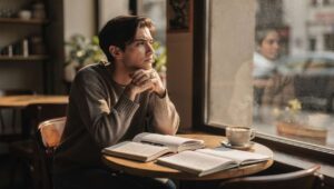 Kritiek op alles en iedereen: wat deze neiging over je innerlijk onthult volgens psychologen